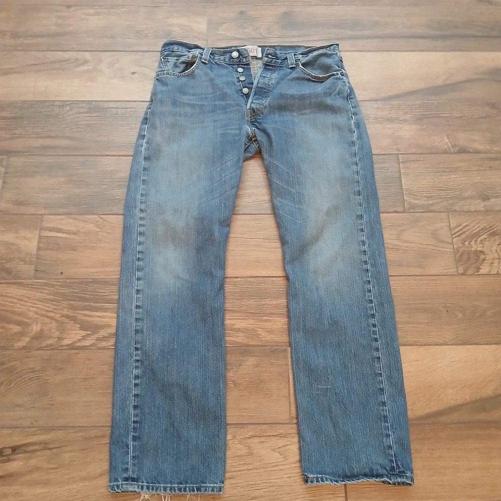 Levis 501 Jeans Mens 34x32 (FITS 32x30) Blue Straight Leg Button Fly Denim